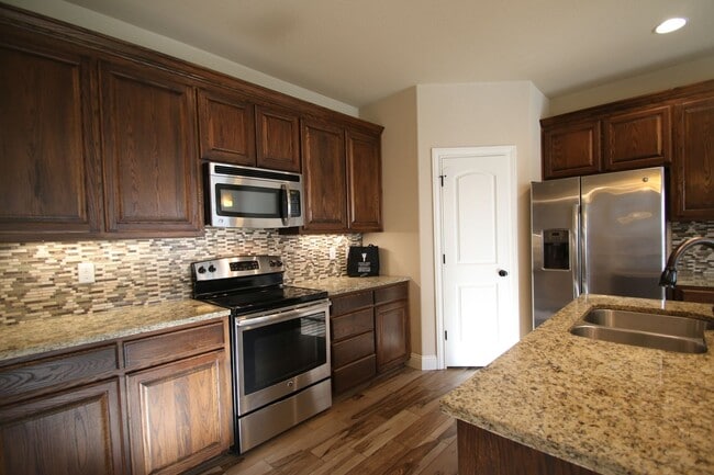 Building Photo - ((Pay NO RENT Until Jan 2026!)) Little Piece of HEAVEN~3/2.5 Home w/ Open GOURMET Kitchen/ ALL Gr...