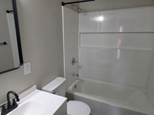 Building Photo - 214 Lobban St