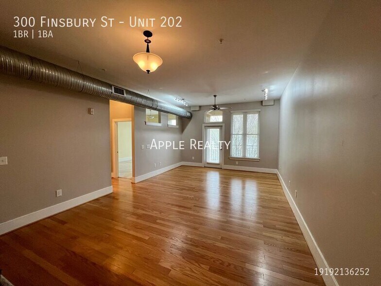 Primary Photo - 300 Finsbury St