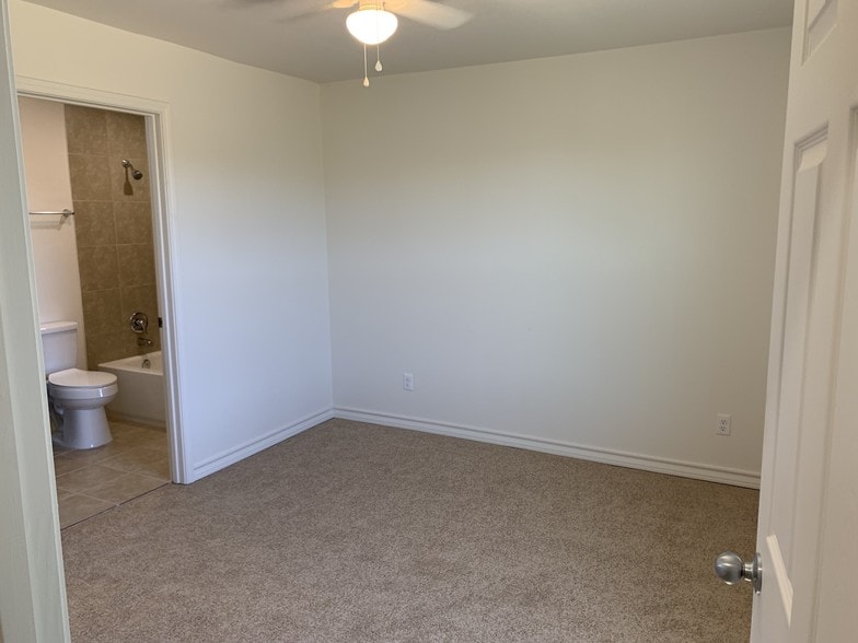 Building Photo - 602 Basswood Dr