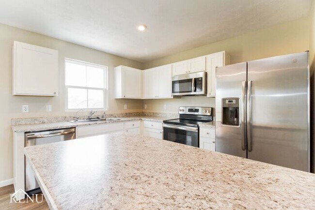 Building Photo - 5680 Tonya Marie Ct