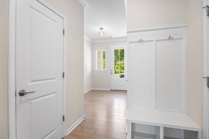 Building Photo - 529 Madison Falls Ct