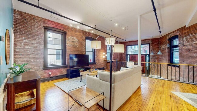 Building Photo - 13-19-19 Stanhope St