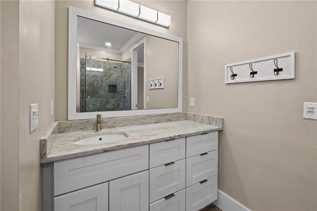 Building Photo - 6683 W Valley View Rd