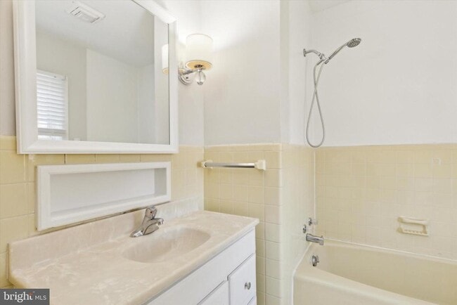 Building Photo - 1329 Olive St