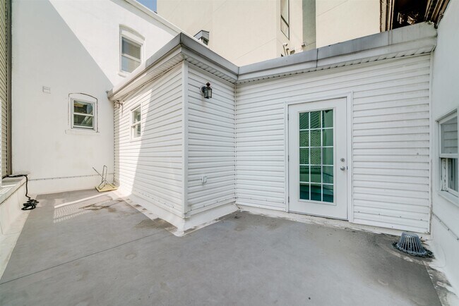 Building Photo - 369 3rd St