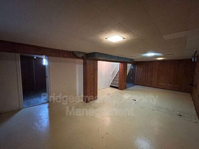 Building Photo - 1944 Malcom Dr