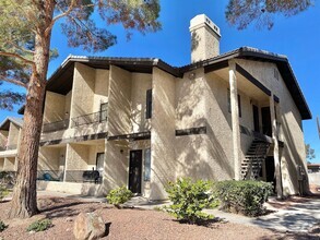 Building Photo - CHARMING 2 BEDROOM, 2 BATHROOM UPSTAIRS UN...
