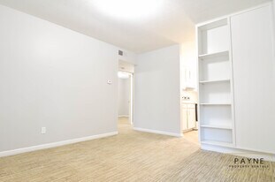 Building Photo - 4201 Rosemont Dr #1