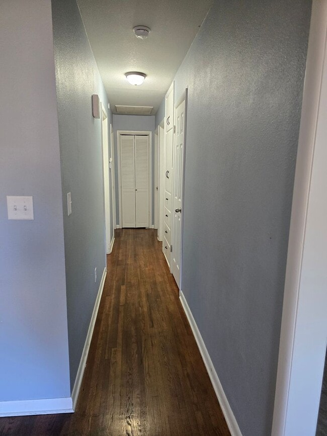 Building Photo - 3 BED 1.5 BATH HOME IN PARK CITY