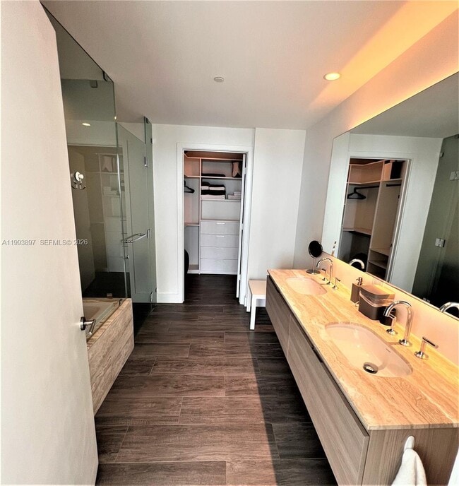 Building Photo - 2900 NE 7th Ave