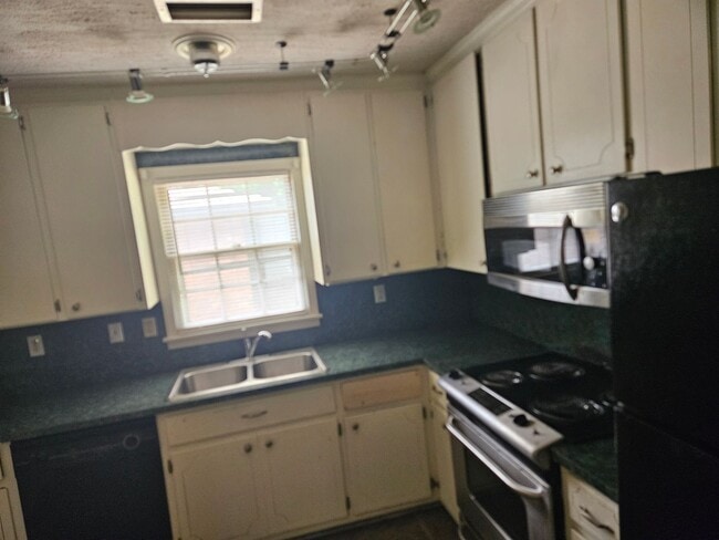 Building Photo - 308 Sultan Ct