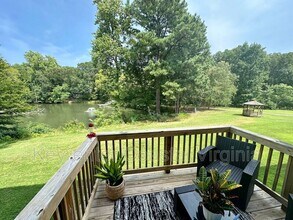 Building Photo - 605 Lakeview Cove