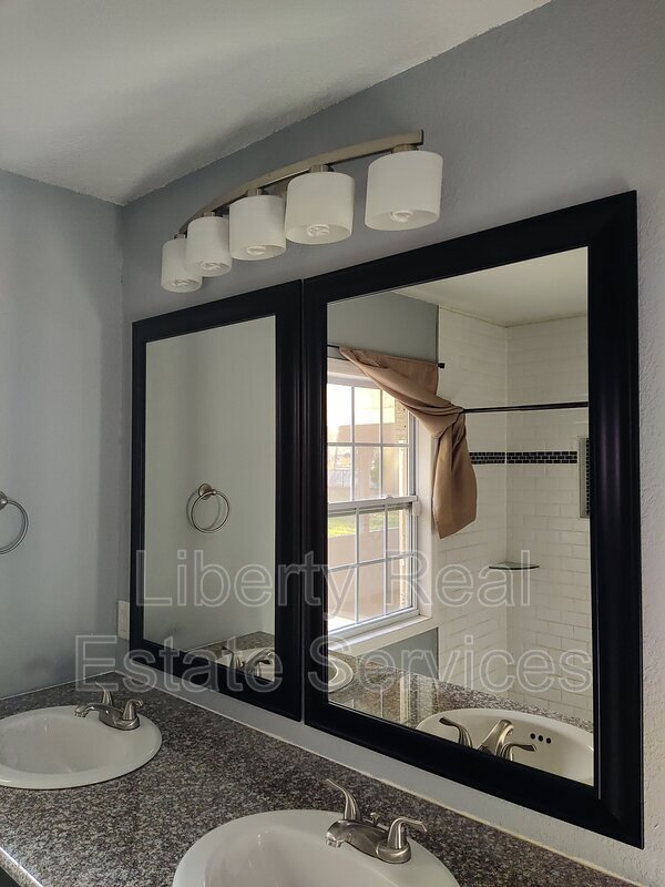 Building Photo - 3 Dogwood St