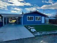 Building Photo - Charming 2 bed/1 bath home with extra larg...