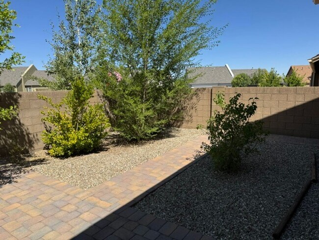 Building Photo - 5632 N Teaberry Ln
