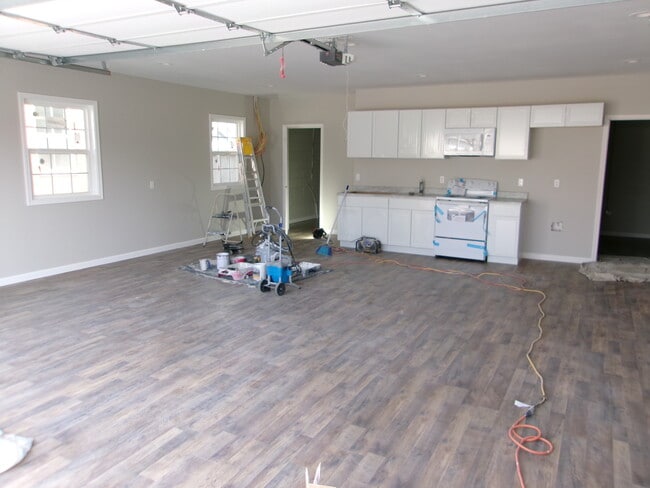 Building Photo - 619 Mayes Ln