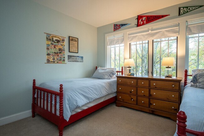 Building Photo - 290 Milledge Cir