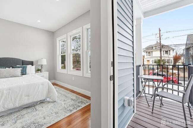 Building Photo - 212-214 Montgomery St