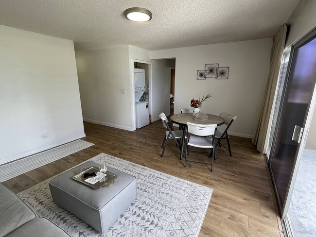 Building Photo - 2 Bed 2 Bath Fully Furnished Unit Central ...