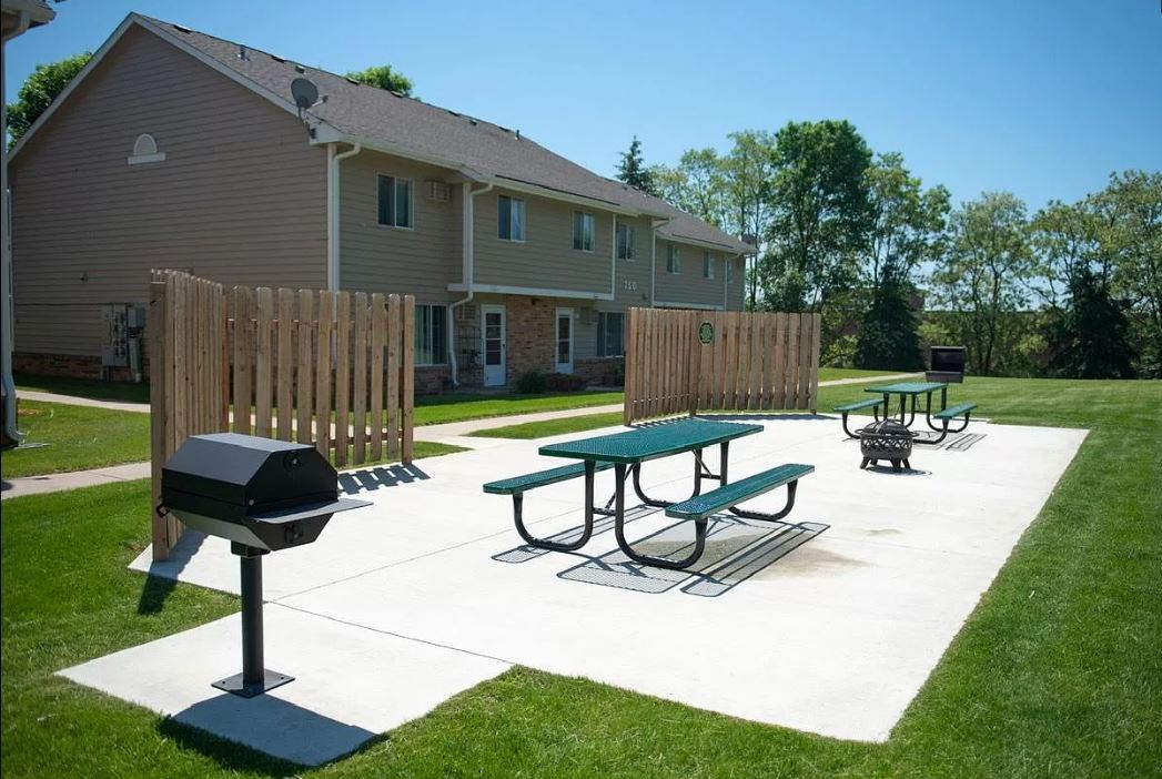 Building Photo - 720 W Village Rd