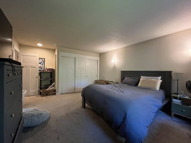 Building Photo - Bright and Modern North Portland Living with Three Bedrooms, Laundry Room & Attached Garage