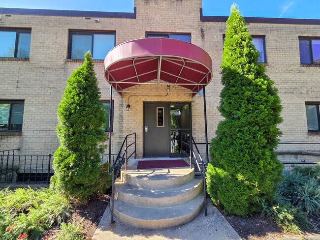 Building Photo - 4555 MacArthur Blvd NW