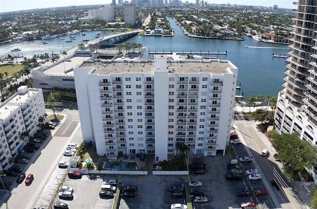 Building Photo - 200 S Birch Rd