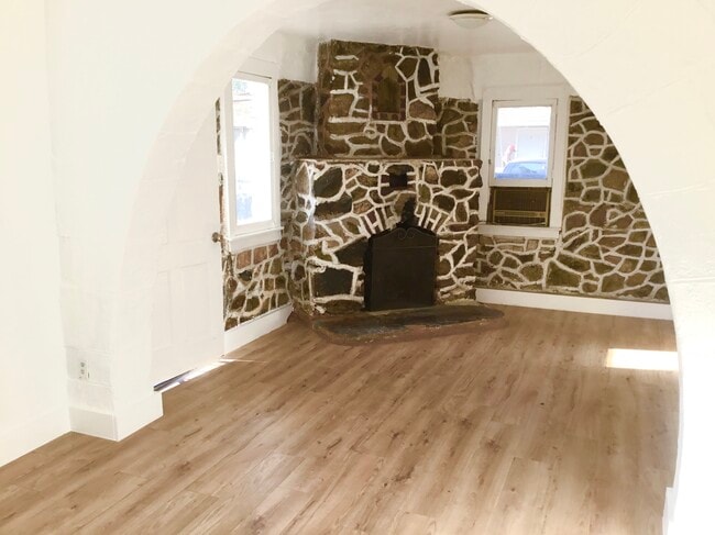 Building Photo - 11 Hemstalk Ct