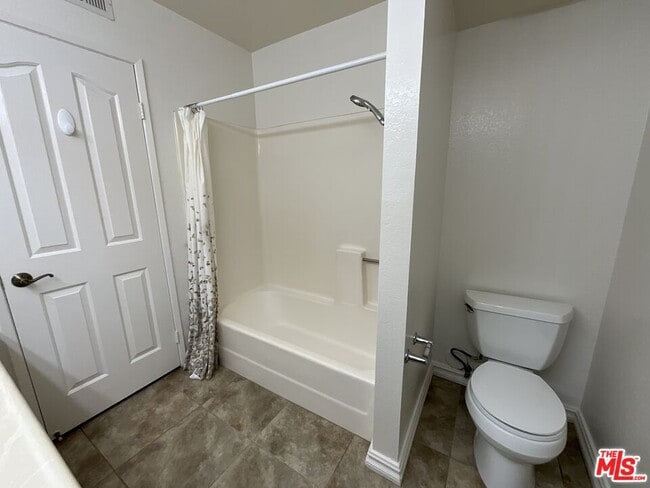 Building Photo - 9 Willowcrest Ln