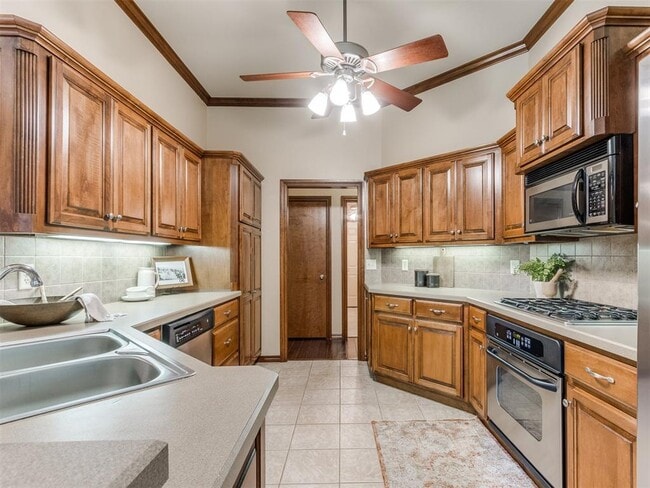 Building Photo - 16616 Hardwood Pl