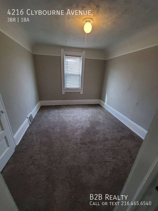 Building Photo - 4216 Clybourne Ave