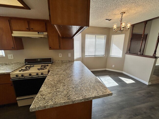 Building Photo - Summerlin Charming retro 2-bedroom home