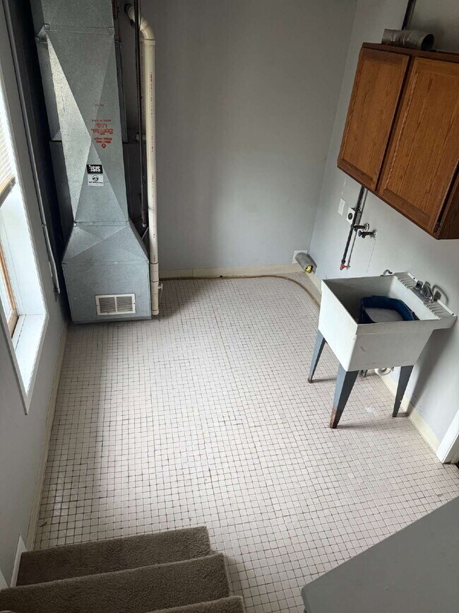 Building Photo - Charming 2 Bedroom 1 Bathroom with small b...