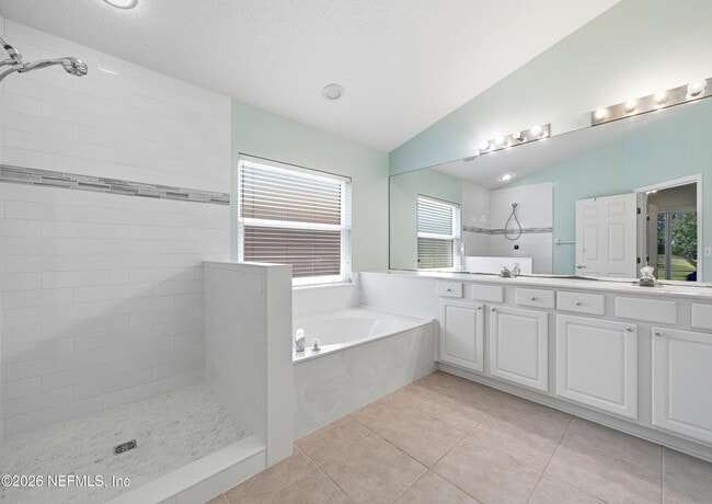 Building Photo - 1380 Fairway Village Dr