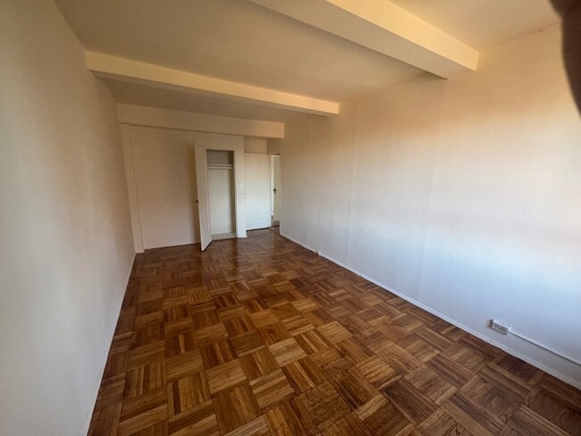 Building Photo - 1925 McGraw Ave