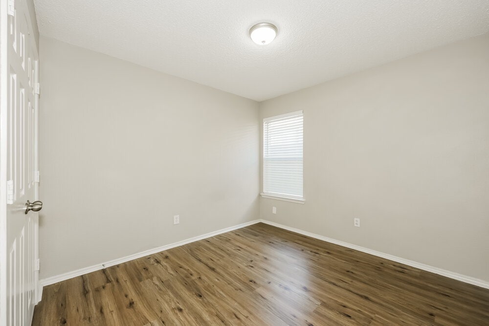 Building Photo - 2213 Whispering Wind St