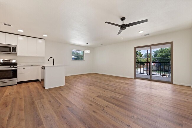 Building Photo - Magnolia Condos- 2 Bed + Study, 3 Bathrooms