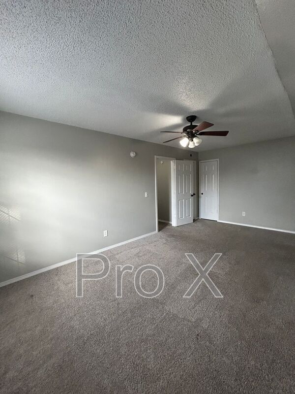 Building Photo - 3403 SW Victoria Pl