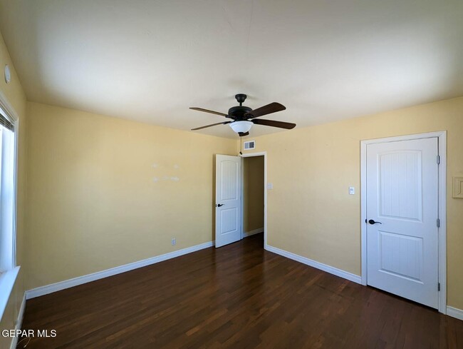 Building Photo - 1505 Howze St
