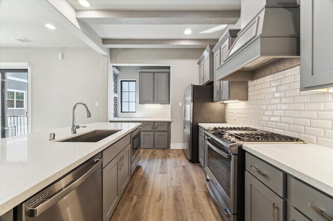Building Photo - 1214 W 25th St