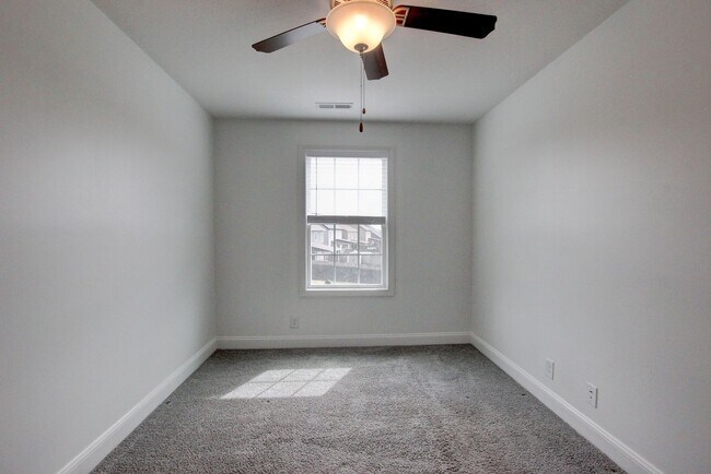 Building Photo - Fresh and so Clean Clean Close to Everything!