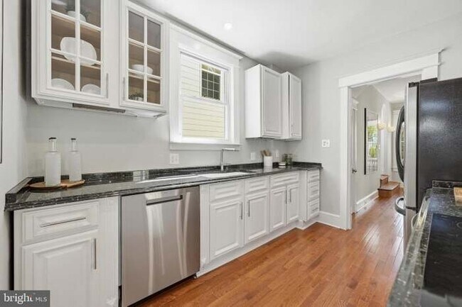 Building Photo - 1215 Hamilton St NW