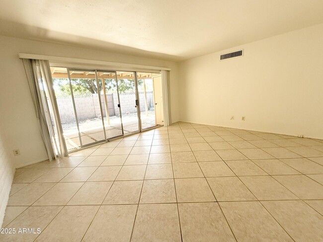Building Photo - 5554 N 10th St