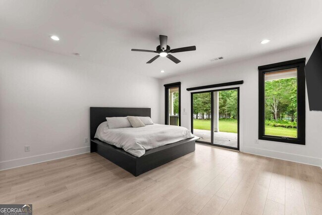 Building Photo - 151 S Pointe Dr