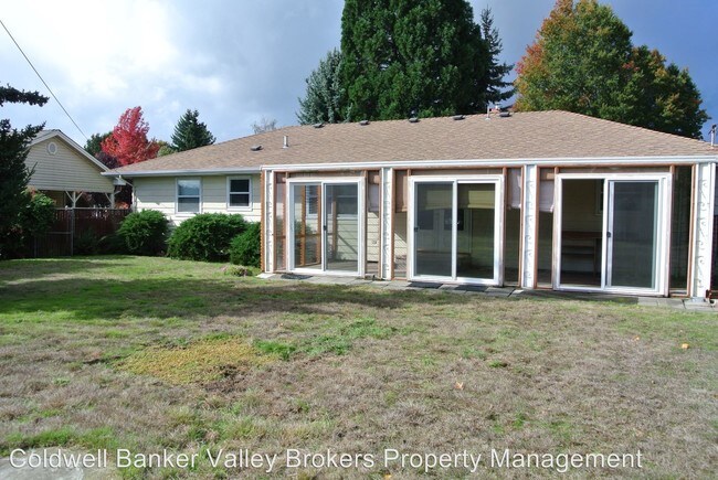 Building Photo - 1225 Chestnut St SE