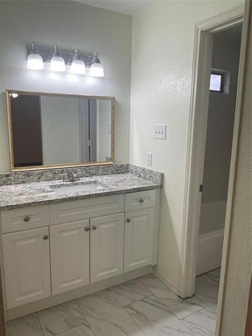 Building Photo - 5412 Village Green Dr