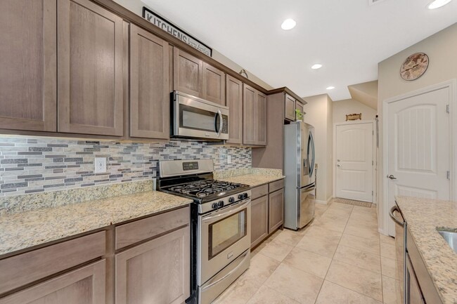 Building Photo - Beautifu 2 Story 4 bedrooms 2.5 baths located in Mountain Edge Southwest