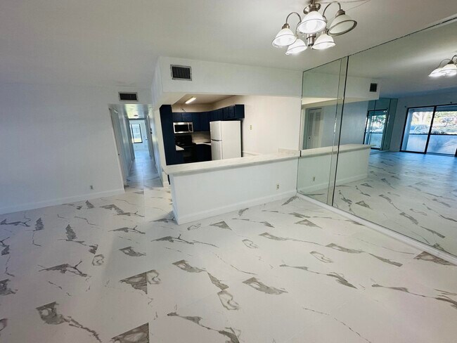 Building Photo - 1115 Green Pine Blvd