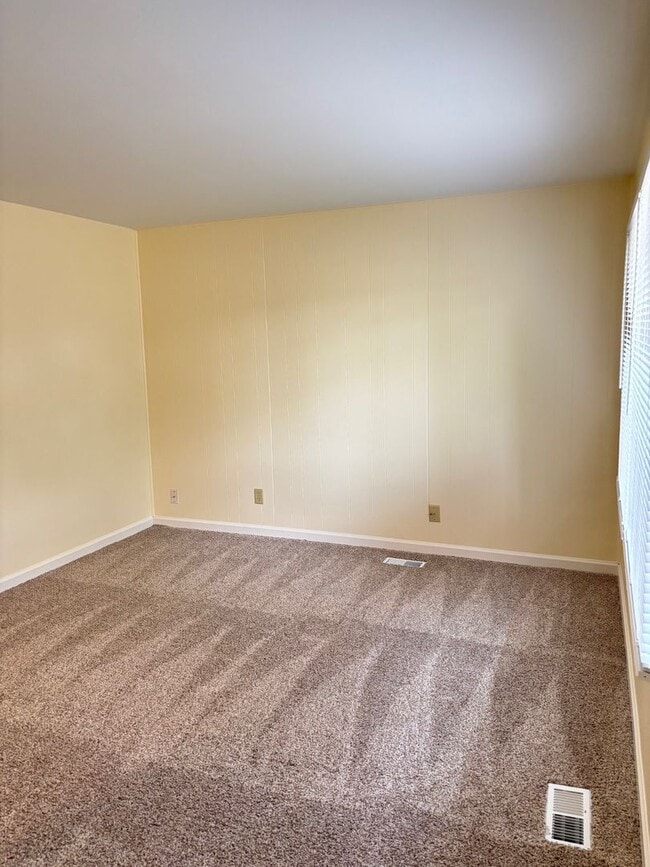 Building Photo - 402 S Dodson Dr